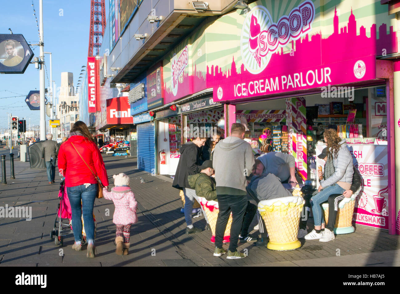 The Golden Mile, Blackpool seaside resort, shops and shoppers in the resort, Lancashire, UK