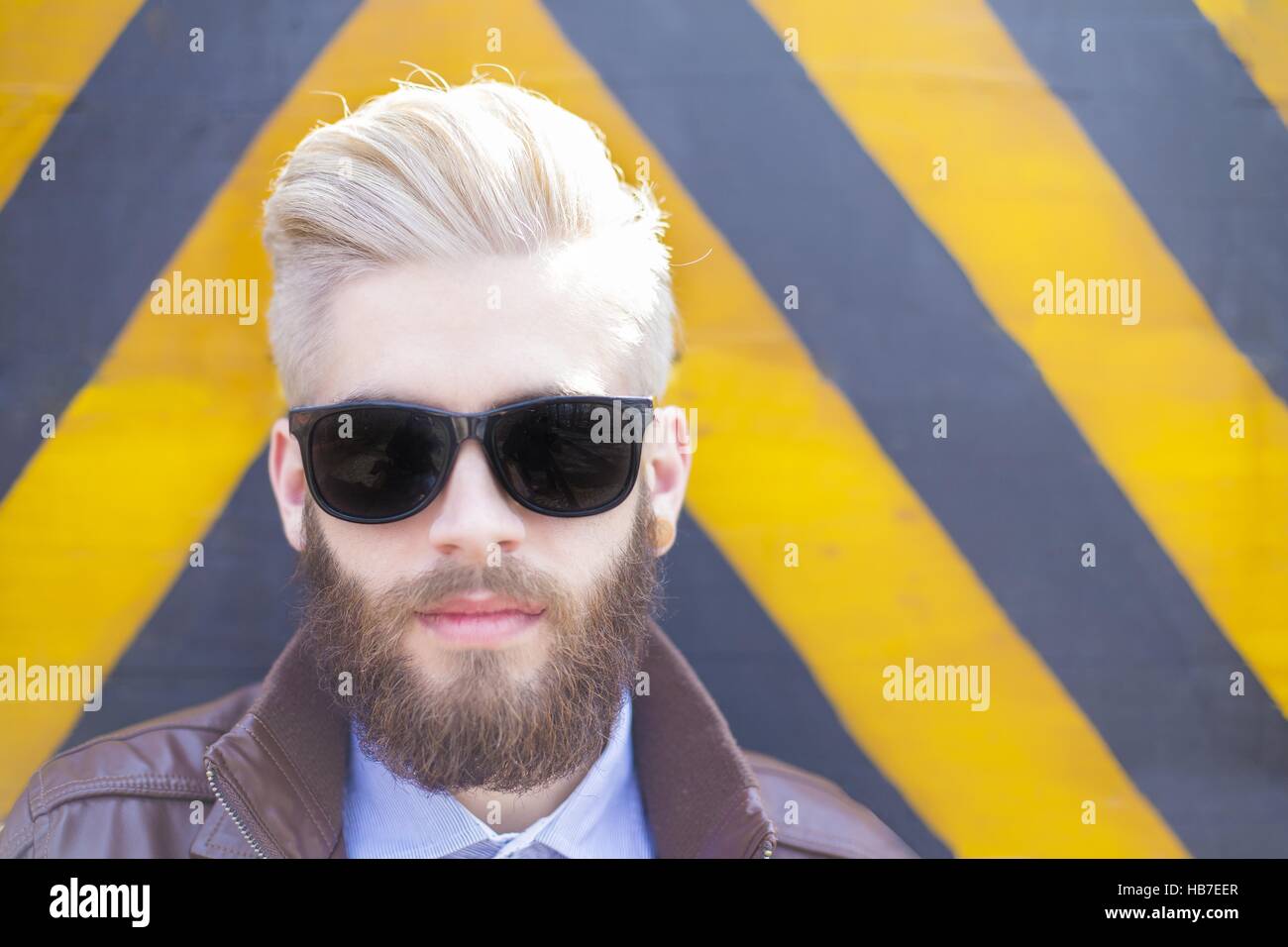 Hipster guy showing how to wear beard, hair and glasses with genuine style Stock Photo - Alamy Hipster guy showing how to wear beard, hair and glasses with genuine style Stock Photo - Alamy