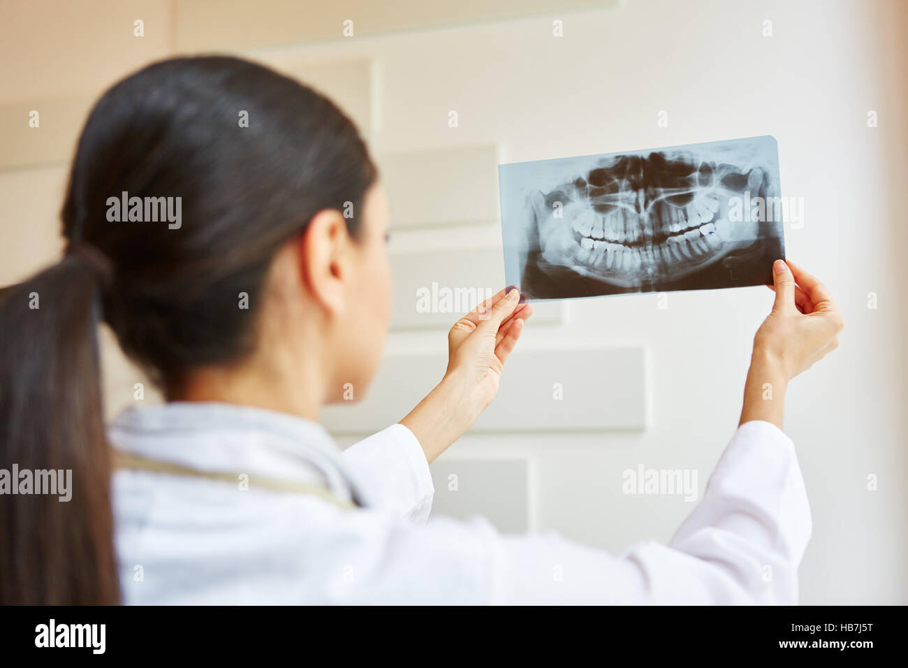 Dentist with xray image finding Stock Photo Alamy