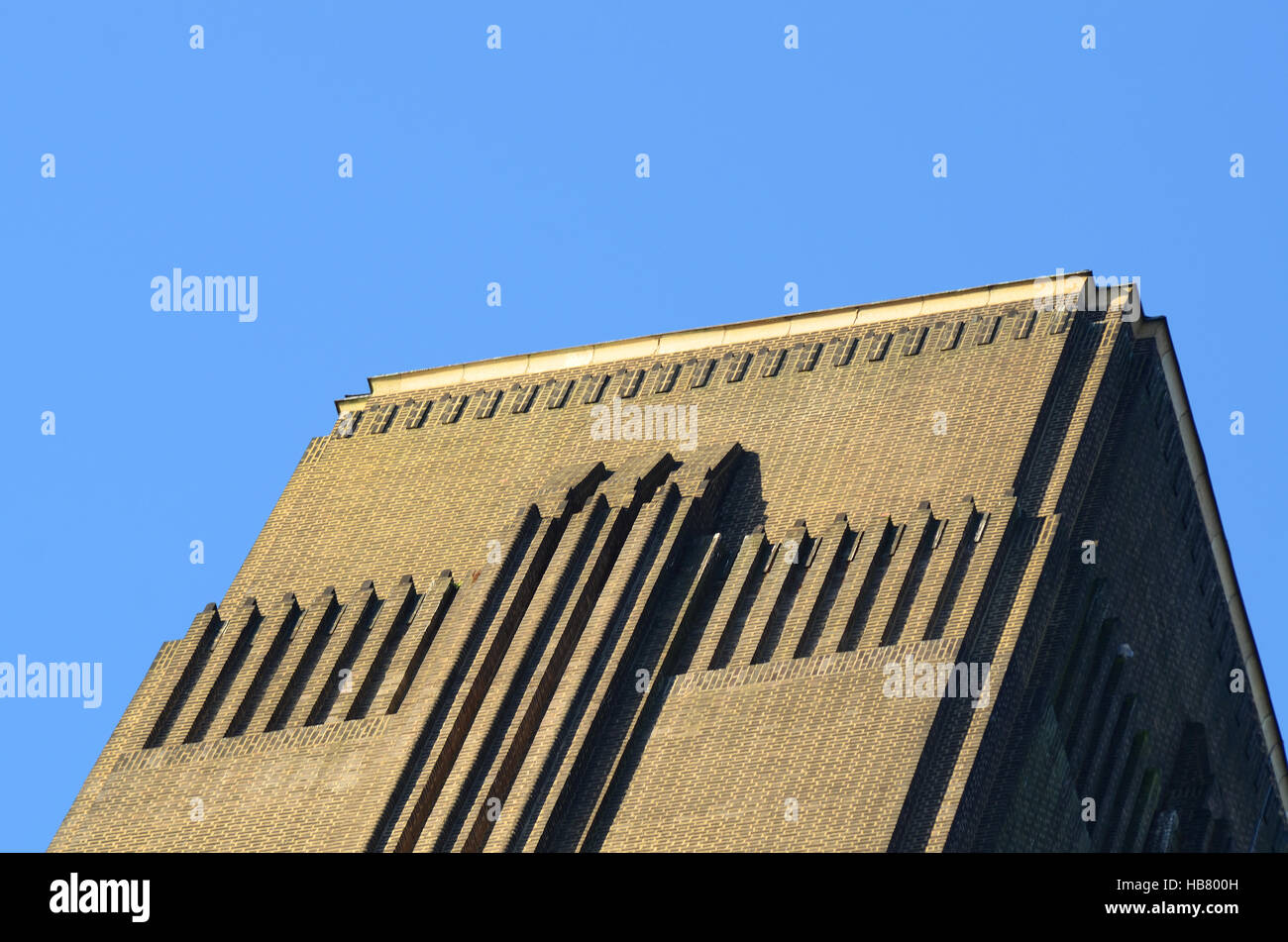 Tate Modern chimney. The substantial brick central chimney, standing 99 m (325 ft), of Tate Modern and previously Bankside Power Station, London, UK Stock Photo