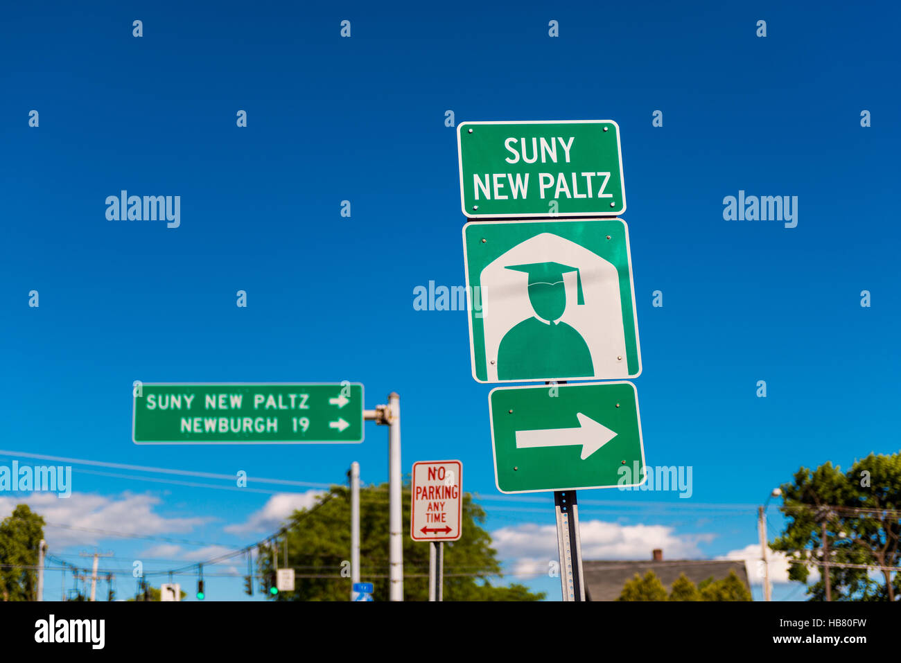 Directional Sign to SUNY New Paltz Stock Photo