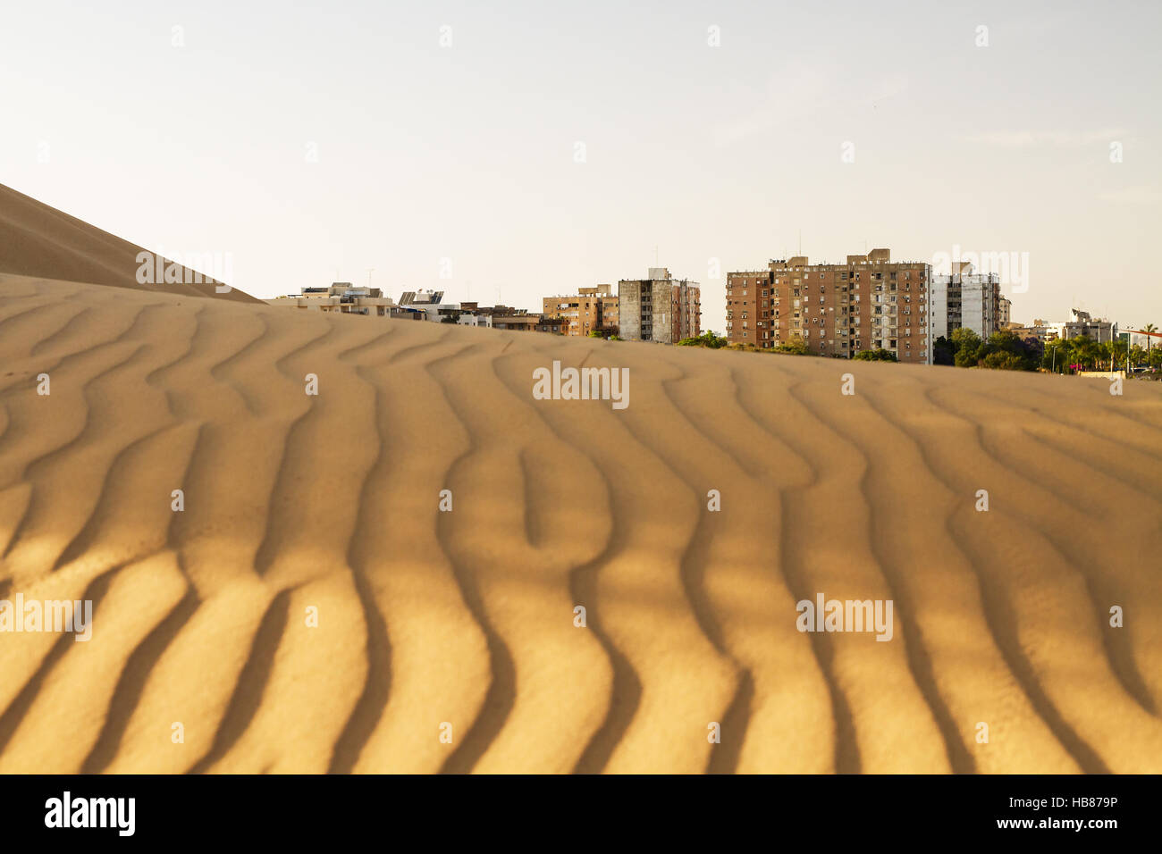 City desert skyscraper hi-res stock photography and images - Alamy