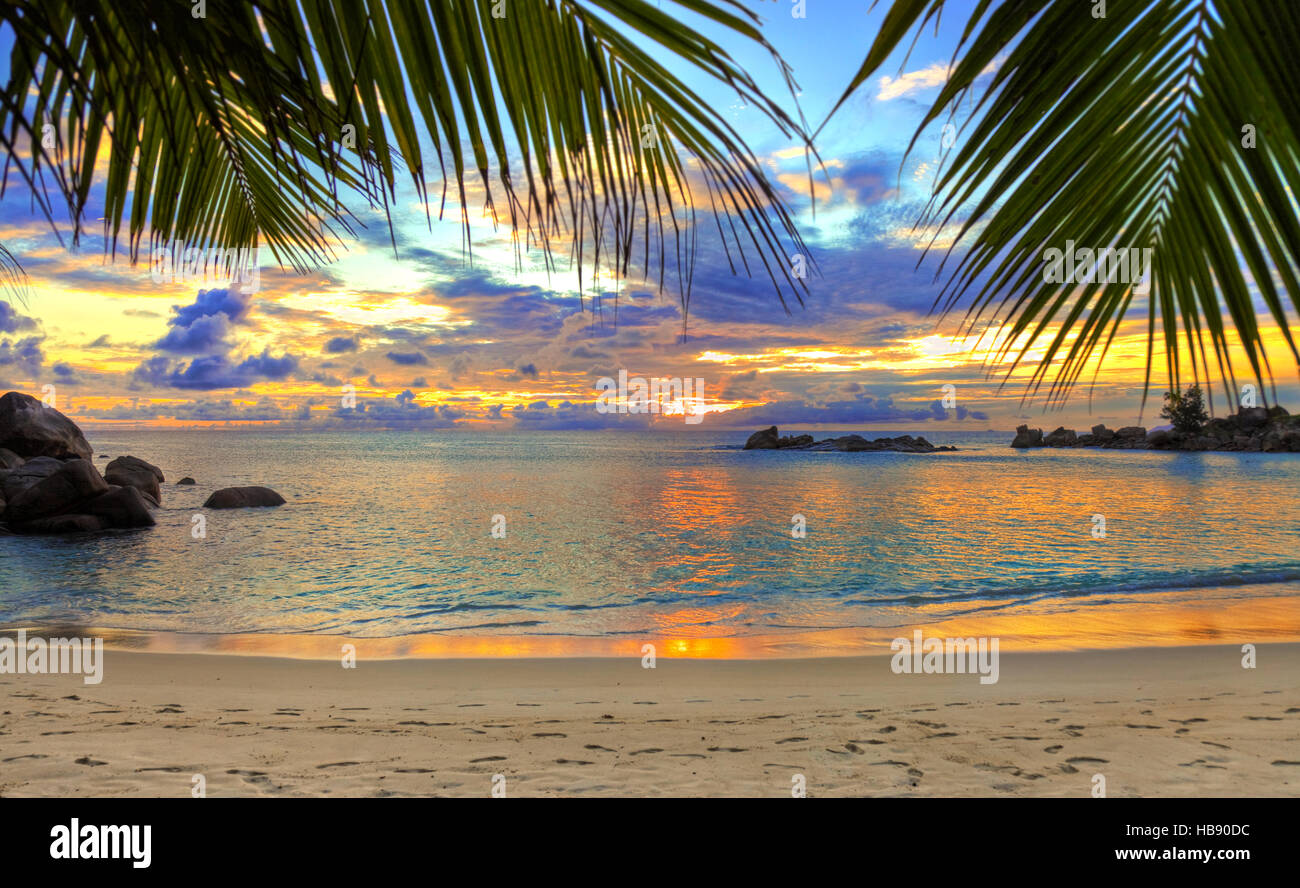Tropical sunset beach hi-res stock photography and images - Alamy