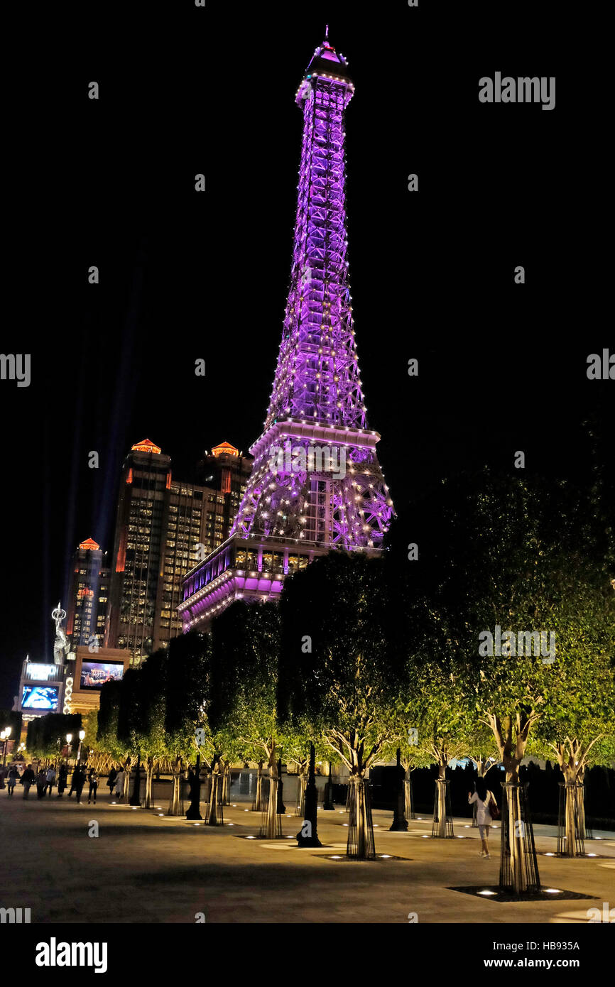 Premium Photo  China, macau - september 10 2018 - beautiful eiffel tower  landmark of parisian hotel and r