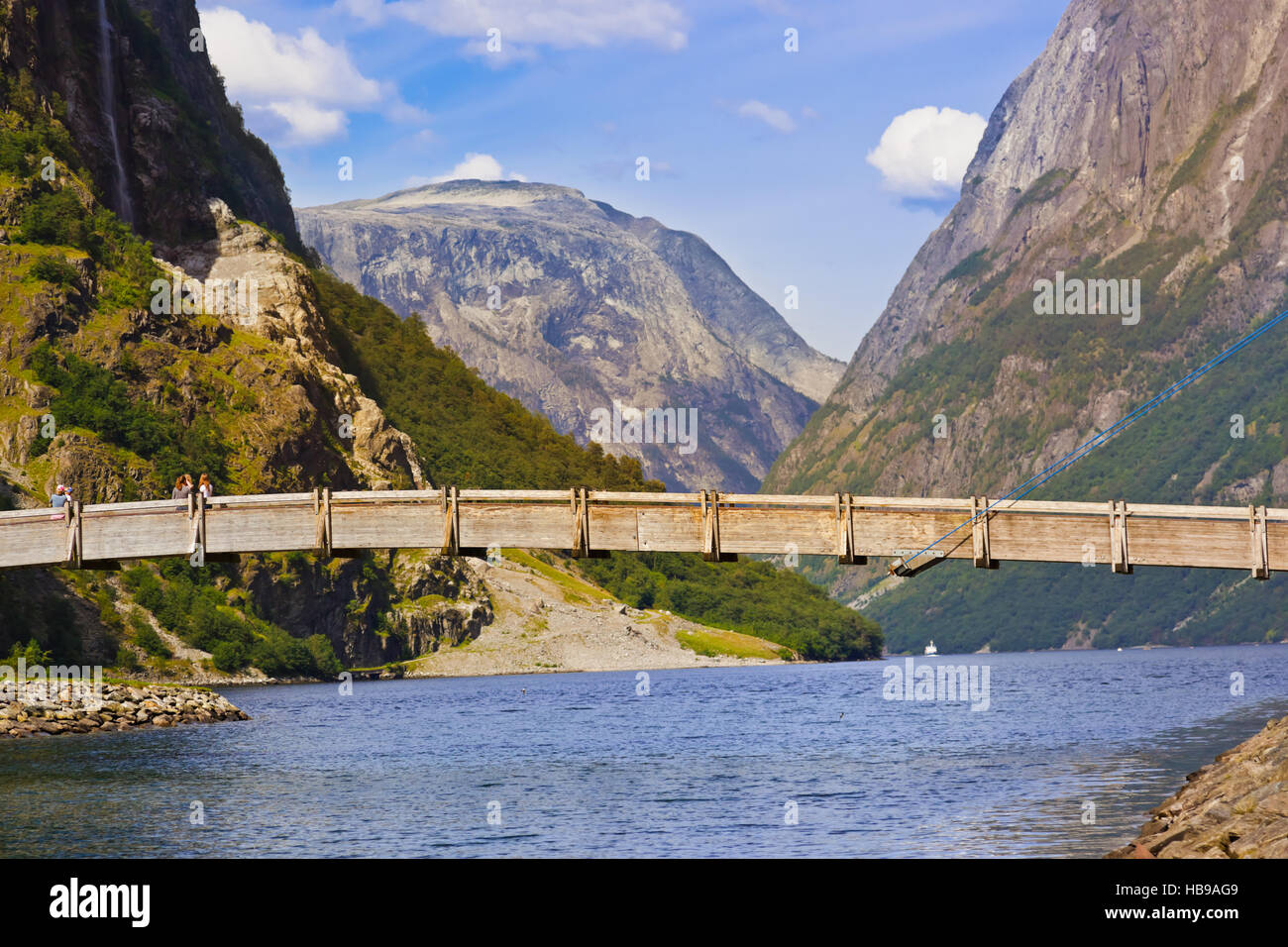 Bridge across lake mountains hi res stock photography and images Alamy Bridge across lake mountains hi res stock photography and images Alamy