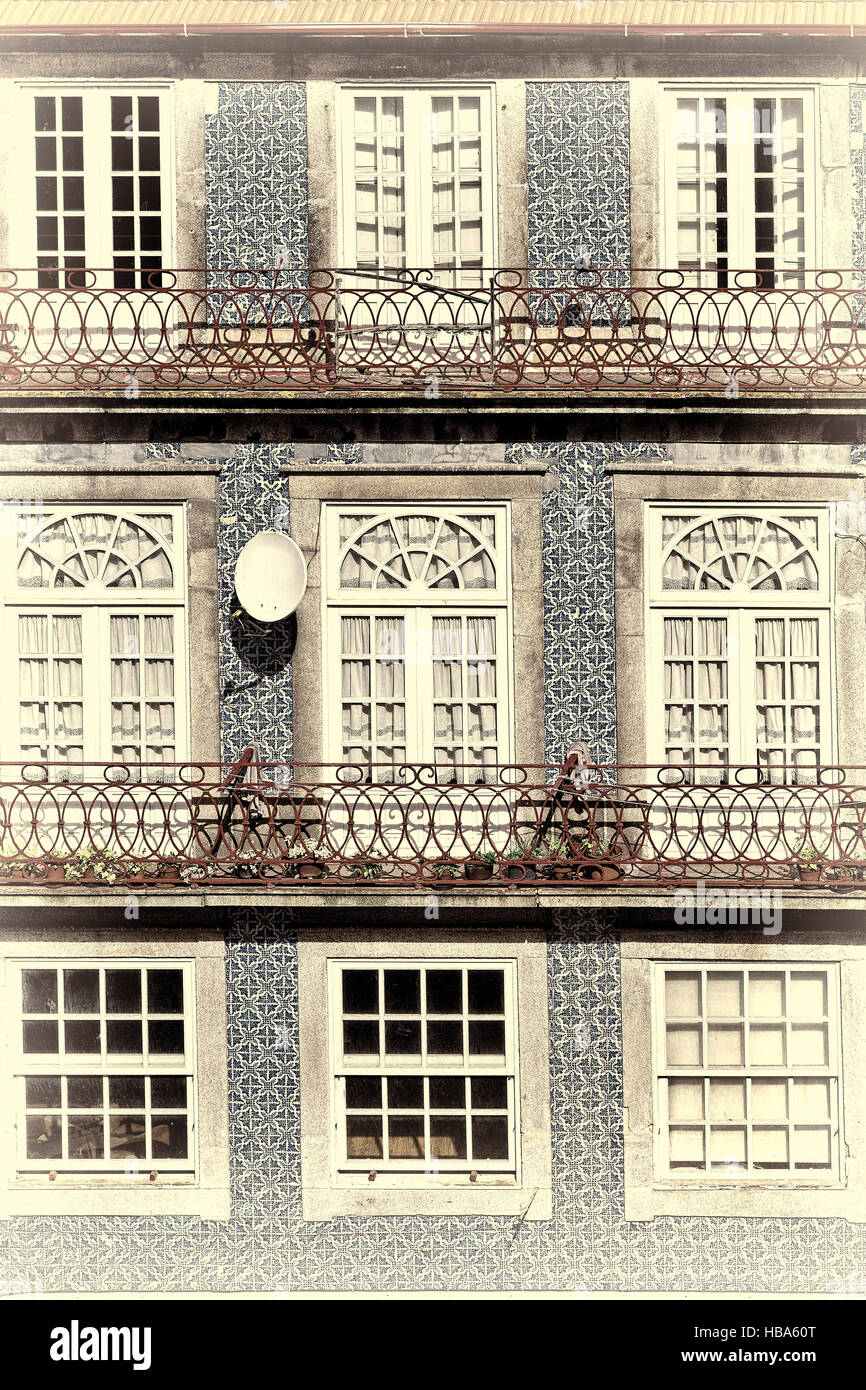 Black metal frame windows hi-res stock photography and images - Alamy