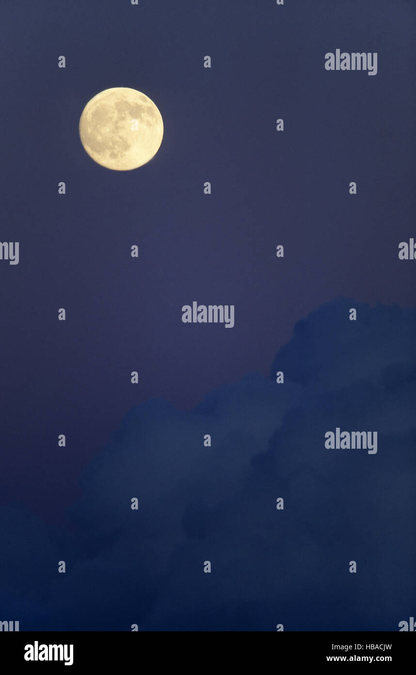 Full moon night sky cloud hi-res stock photography and images - Alamy