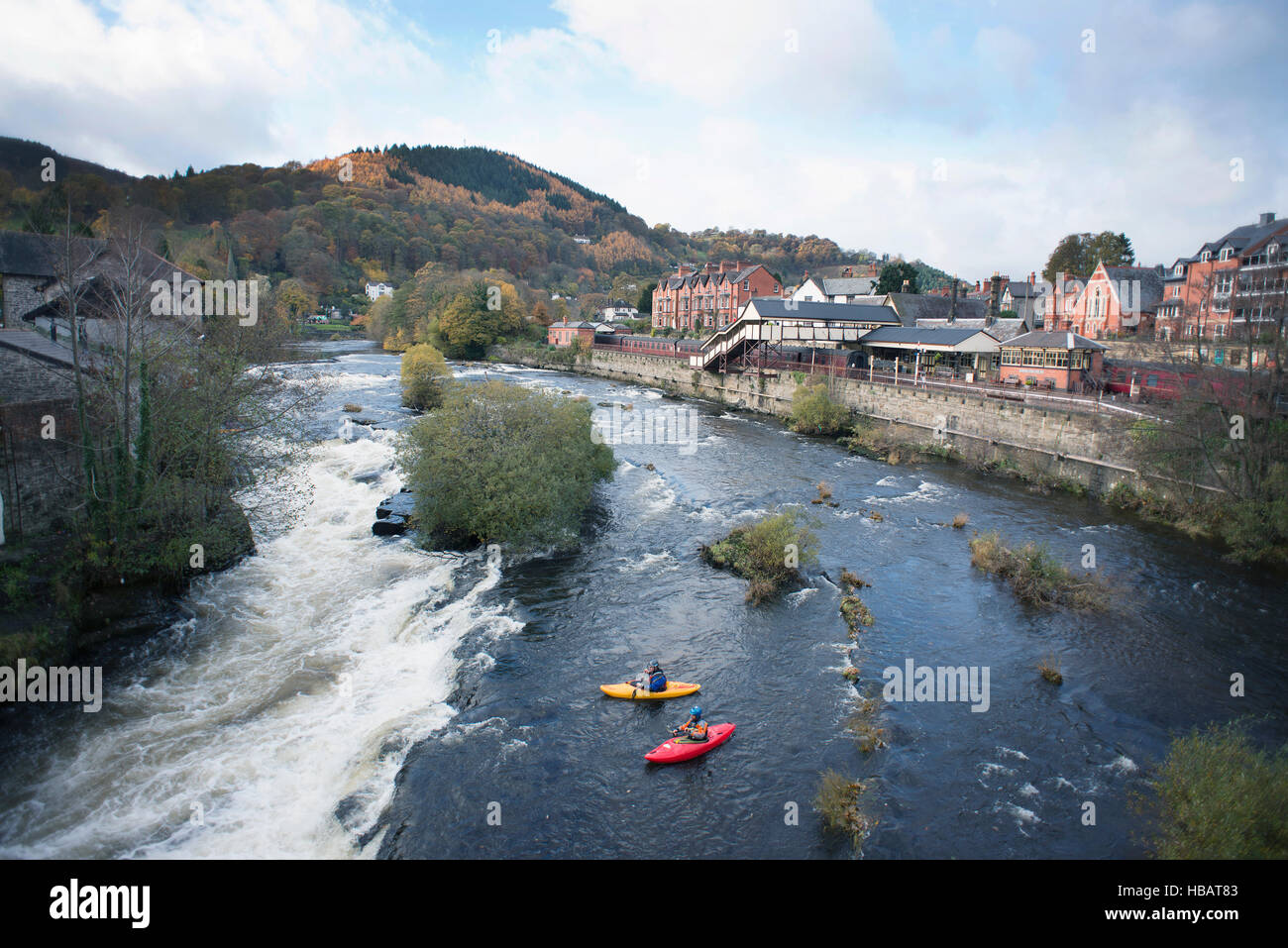 High angle view of two kayakers at the edge  of River Dee rapids, Llangollen, North Wales Stock Photo