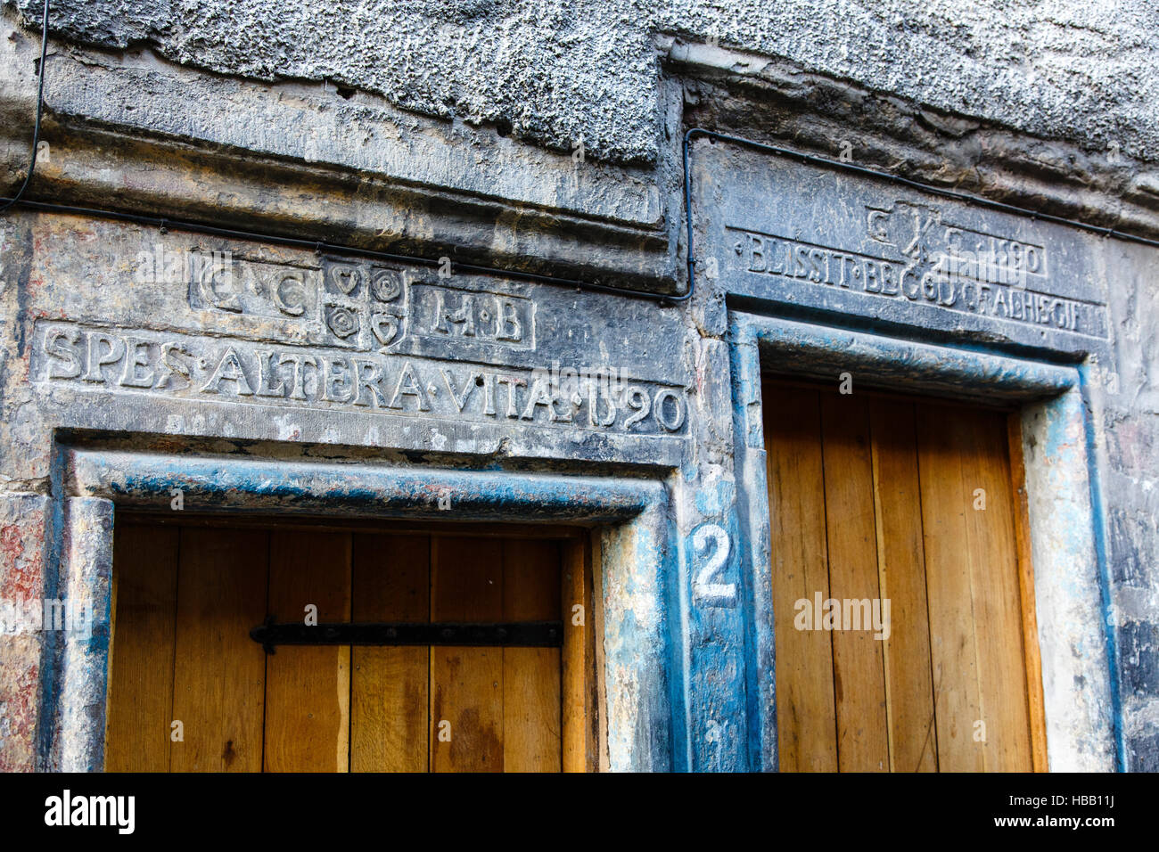 Tenement Door inscriptions in Advocate's Close, built for Clement Cor in 1590. High Street, Edinburgh, Scotland Stock Photo