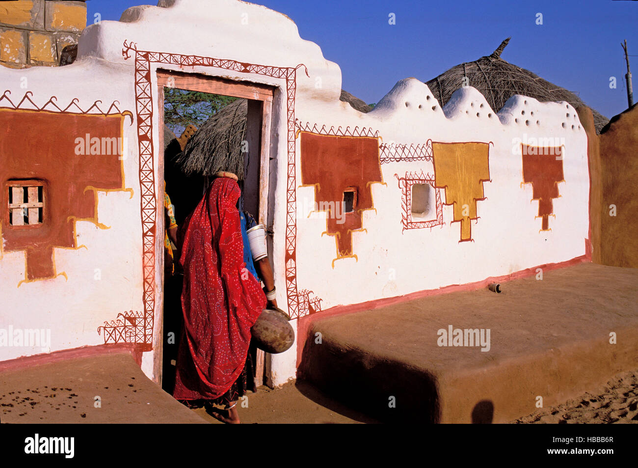 Inde - Rajasthan - Village peint des environs de Jaisalmer // India. Rajasthan. Village near Jaisalmer Stock Photo