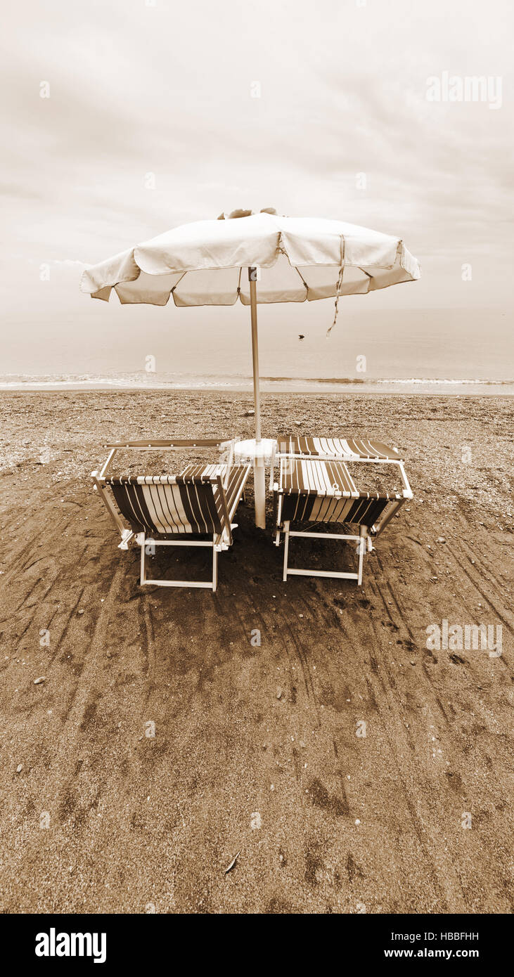 Sun umbrella vintage hi-res stock photography and images - Alamy