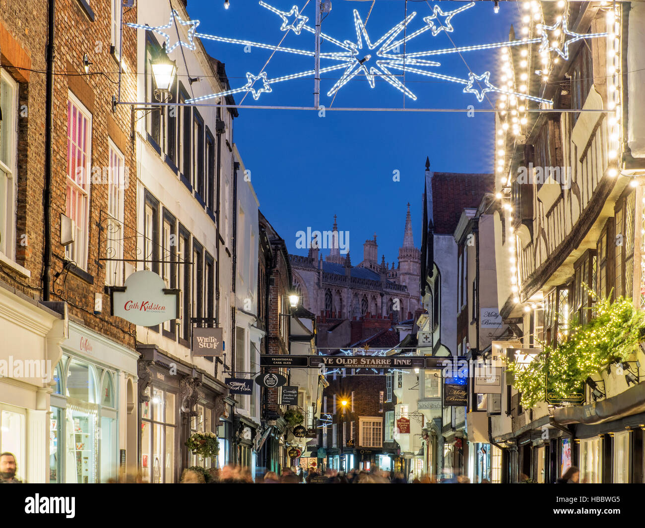 Stonegate at Christmas York Yorkshire England Stock Photo Alamy