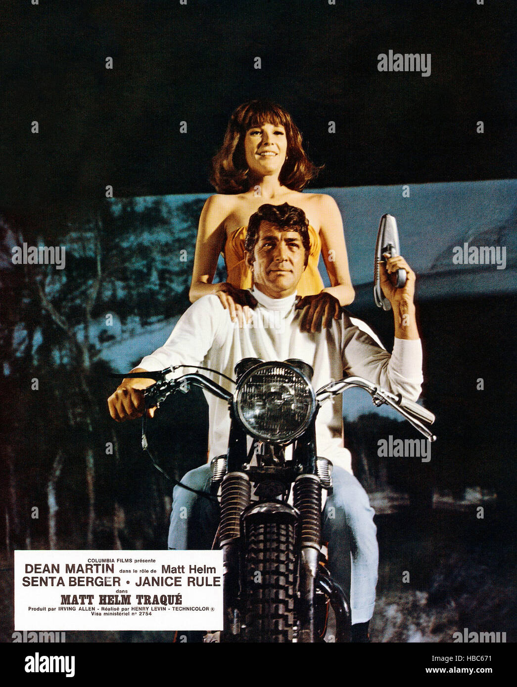 THE AMBUSHERS, (aka MATT HELM TRAQUE), Dean Martin (front), Janice Rule