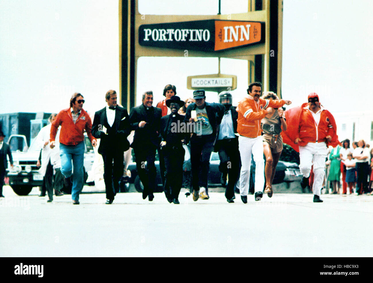CANNONBALL RUN, Roger Moore, Dean Martin, Sammy Davis Jr., Rick Aviles, Burt Reynolds, Dom DeLuise, 1981 Stock Photo