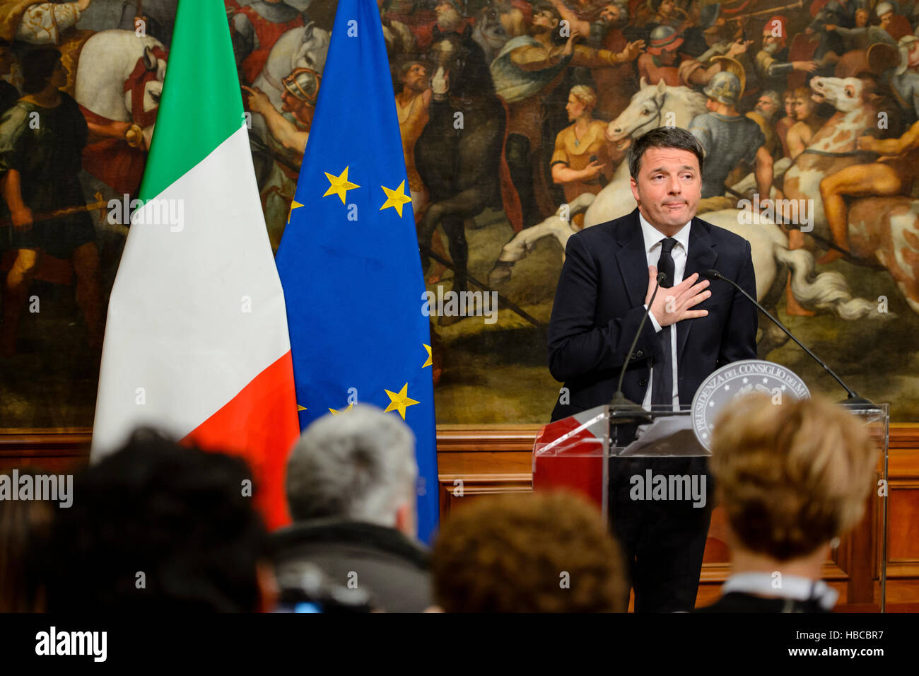 Rome, Italy. 4th Dec, 2016. Italy's prime minister Matteo Renzi speaks about a change of consitution after the referendum at the Palazzo Chigi in Rome, Italy, 4 December 2016. Renzi has announced his resignation after the loss he has suffered in wake of the referendum concerning a constitutional reform. Photo: Gregor Fischer/dpa/Alamy Live News Stock Photo