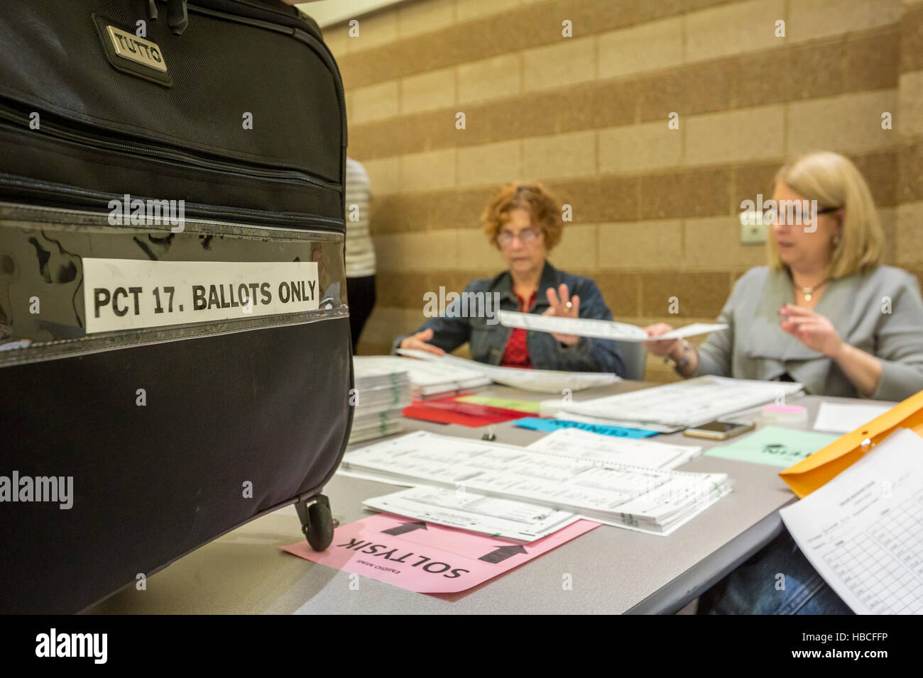 Michigan, USA. 5th December, 2016.Workers in Oakland County, Michigan recount ballots cast in the 2016 Presidential election. The statewide recount was demanded by Green Party candidate Jill Stein. Credit:  Jim West/Alamy Live News Stock Photo