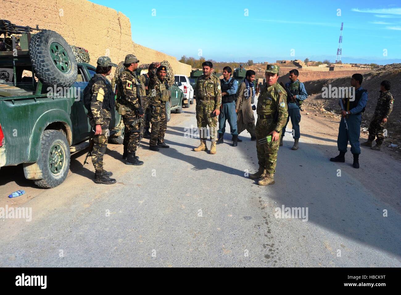 Uruzgan, Afghanistan. 6th Dec, 2016. Afghan security force members take part in a military operation in Uruzgan province, Afghanistan. Dec. 4, 2016. The Afghan security forces have cleared several villages in surrounding areas of Tirin Kot city, capital of southern Uruzgan province, police said on Tuesday. (Xinhua/Manan Arghand) (sxk) Credit:  Xinhua/Alamy Live News Stock Photo