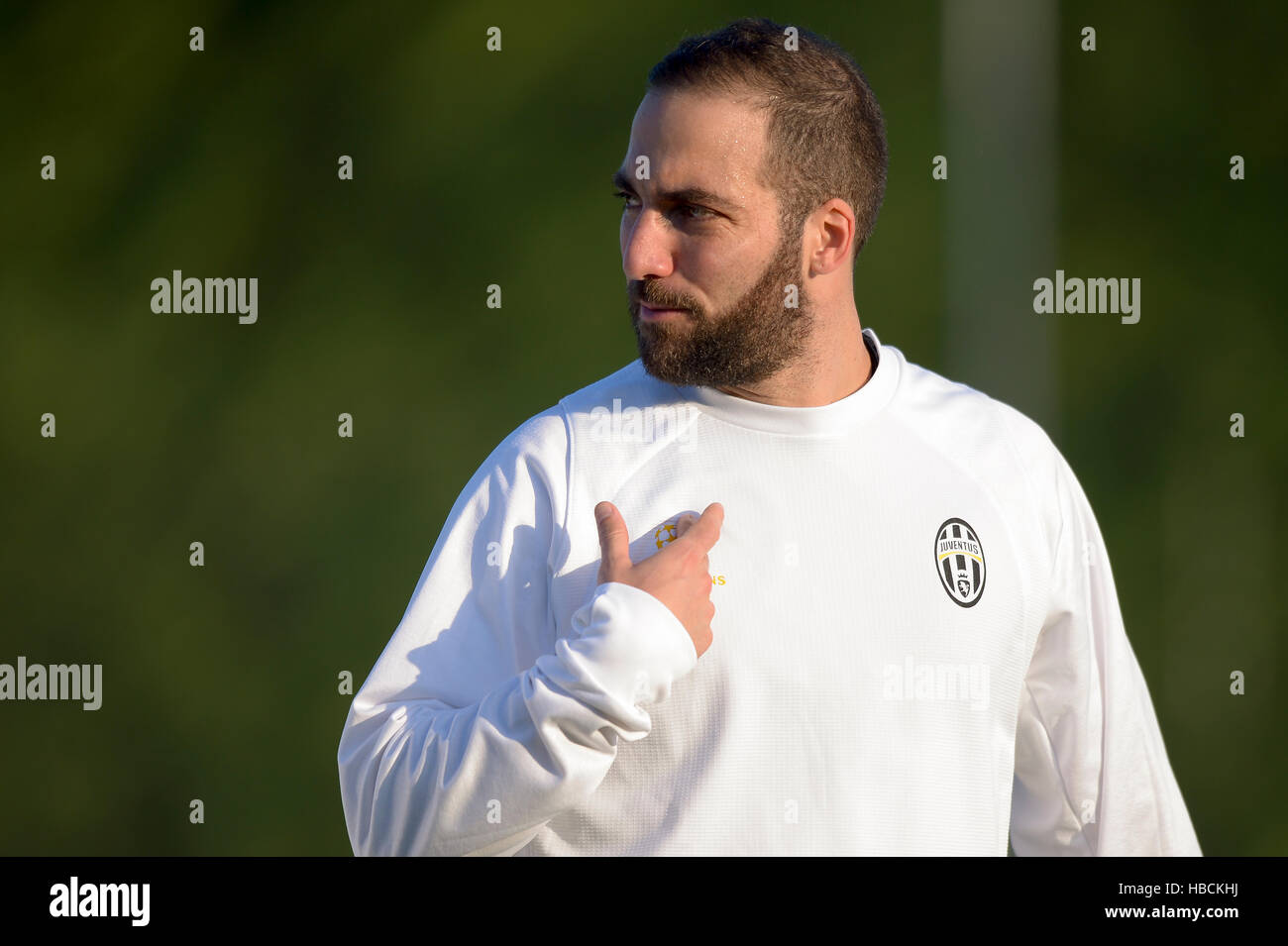 Vinovo, Turin, Italy. 6 December, 2016. Gonzalo Higuain of Juventus FC gestures during the training of Juventus FC on the eve of the UEFA Champions League Group H football match between Juventus FC and Dinamo Zagreb. Credit:  Nicolò Campo/Alamy Live News Stock Photo