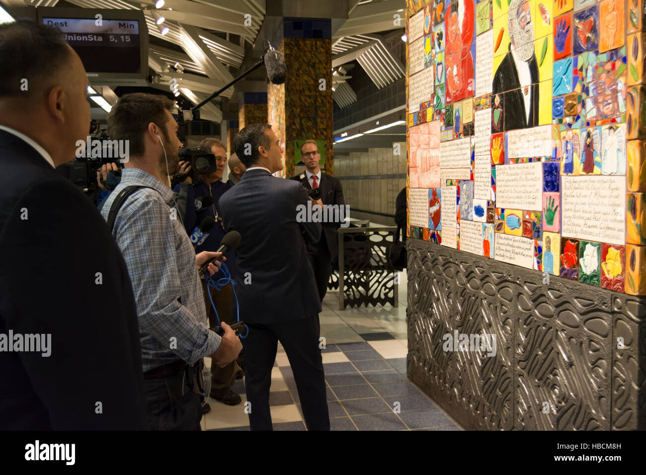Los Angeles, USA. 6th December 2016. Los Angeles Mayor Eric Garcetti rides the Red Line Subway after Los Angeles Sheriff increased security on the subway and rail system in Los Angeles after a threat was called in. Credit:  Chester Brown/Alamy Live News Stock Photo
