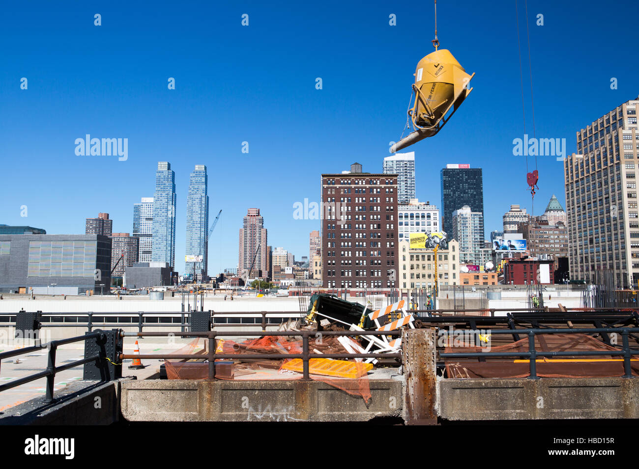 New York City buildings under construction next to the High Line Stock ...