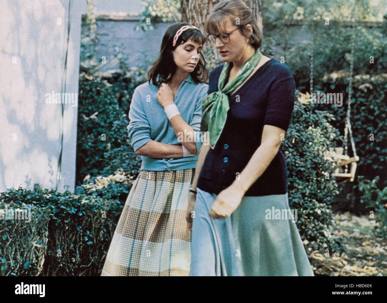 I NEVER PROMISED YOU A ROSE GARDEN Kathleen Quinlan left 1977 Stock i-never-promised-you-a-rose-garden-kathleen-quinlan-left-1977-stock