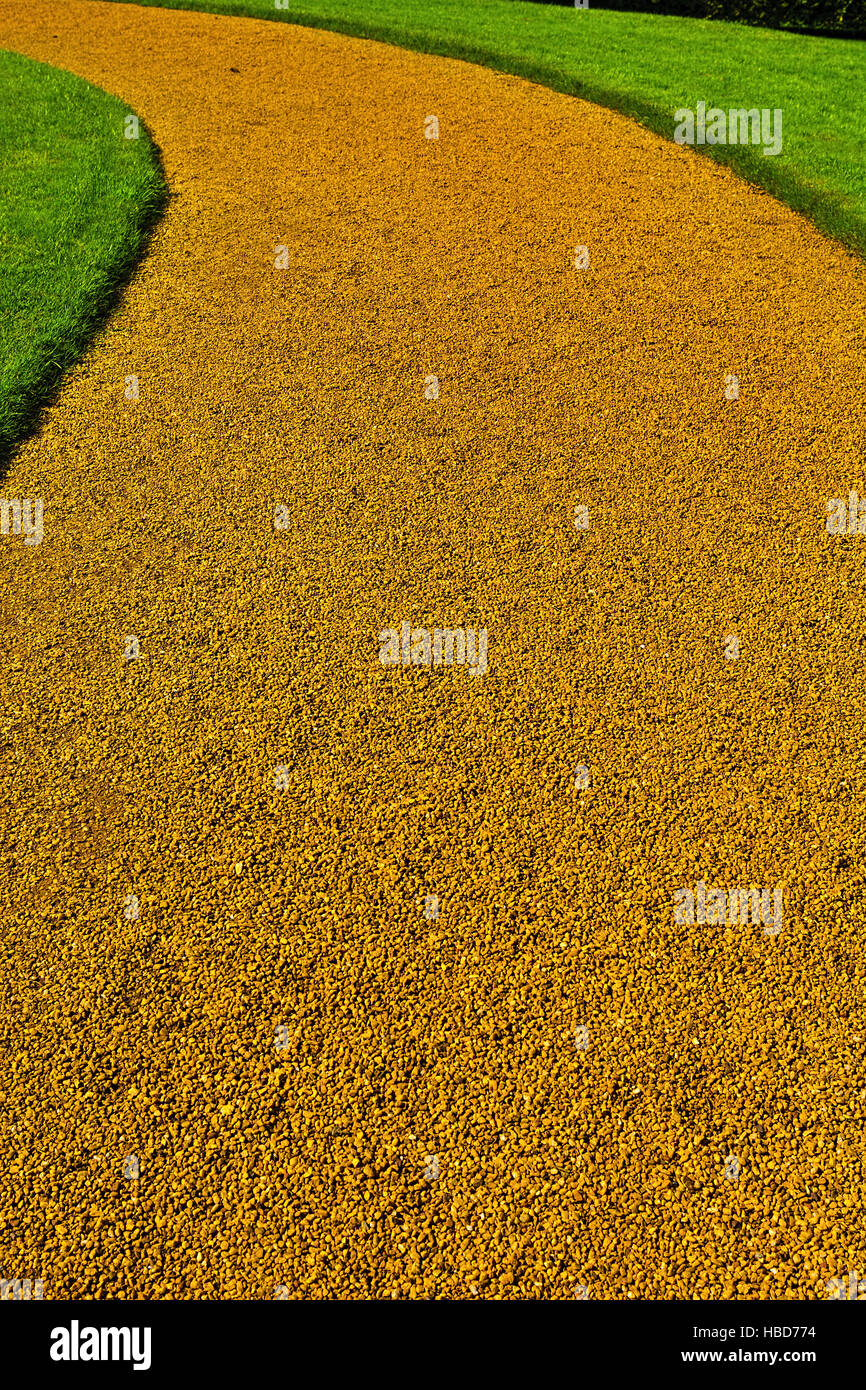 Lawn gravel path hires stock photography and images Alamy