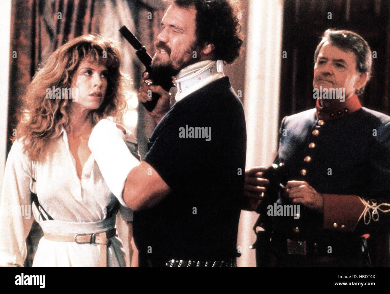 FLETCH LIVES, from left Julianne Phillips, Randall 'Tex' Cobb, Hal