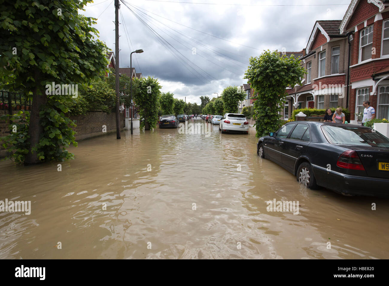 Broken water main pipe causes widespread floods in South Wimbledon ...