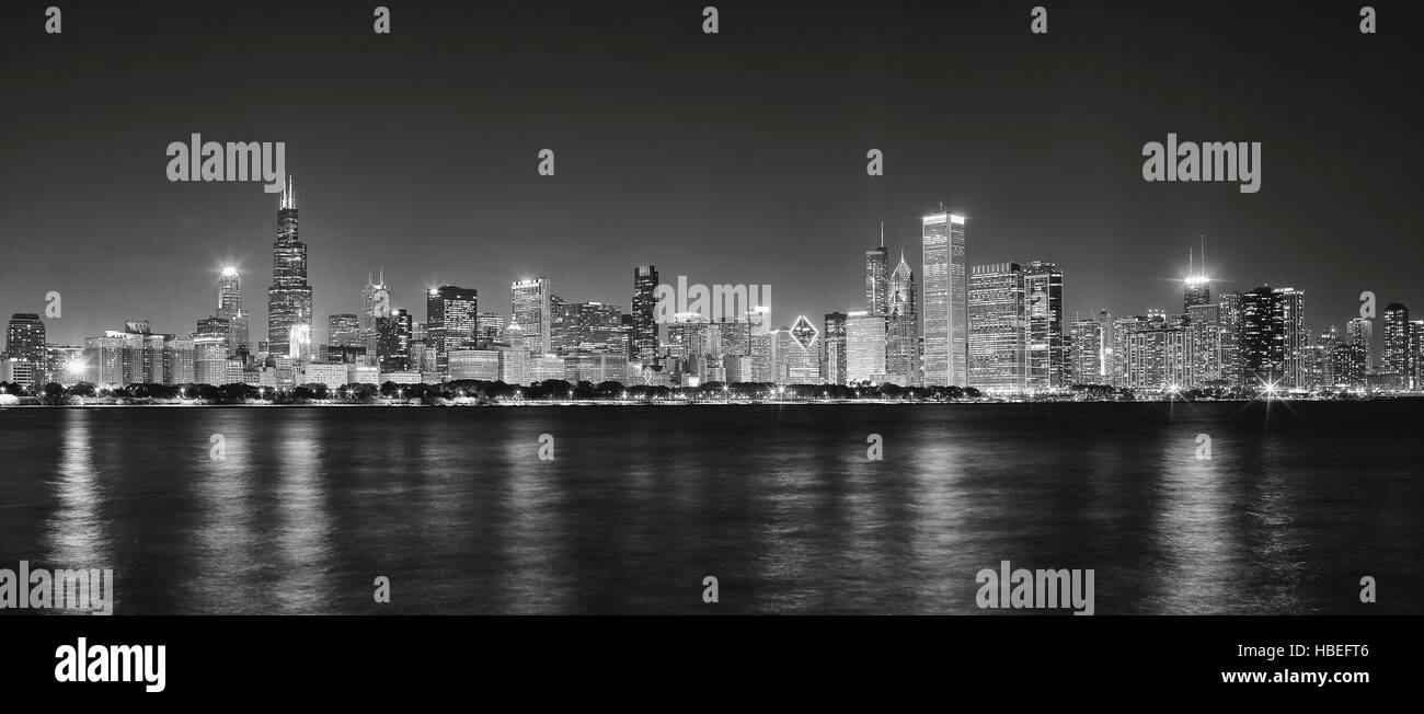 Chicago skyline night hi-res stock photography and images - Alamy