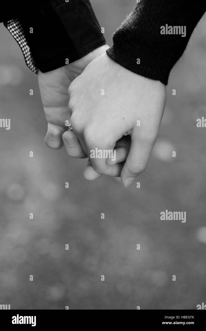 Holding hands couple Black and White Stock Photos & Images - Alamy