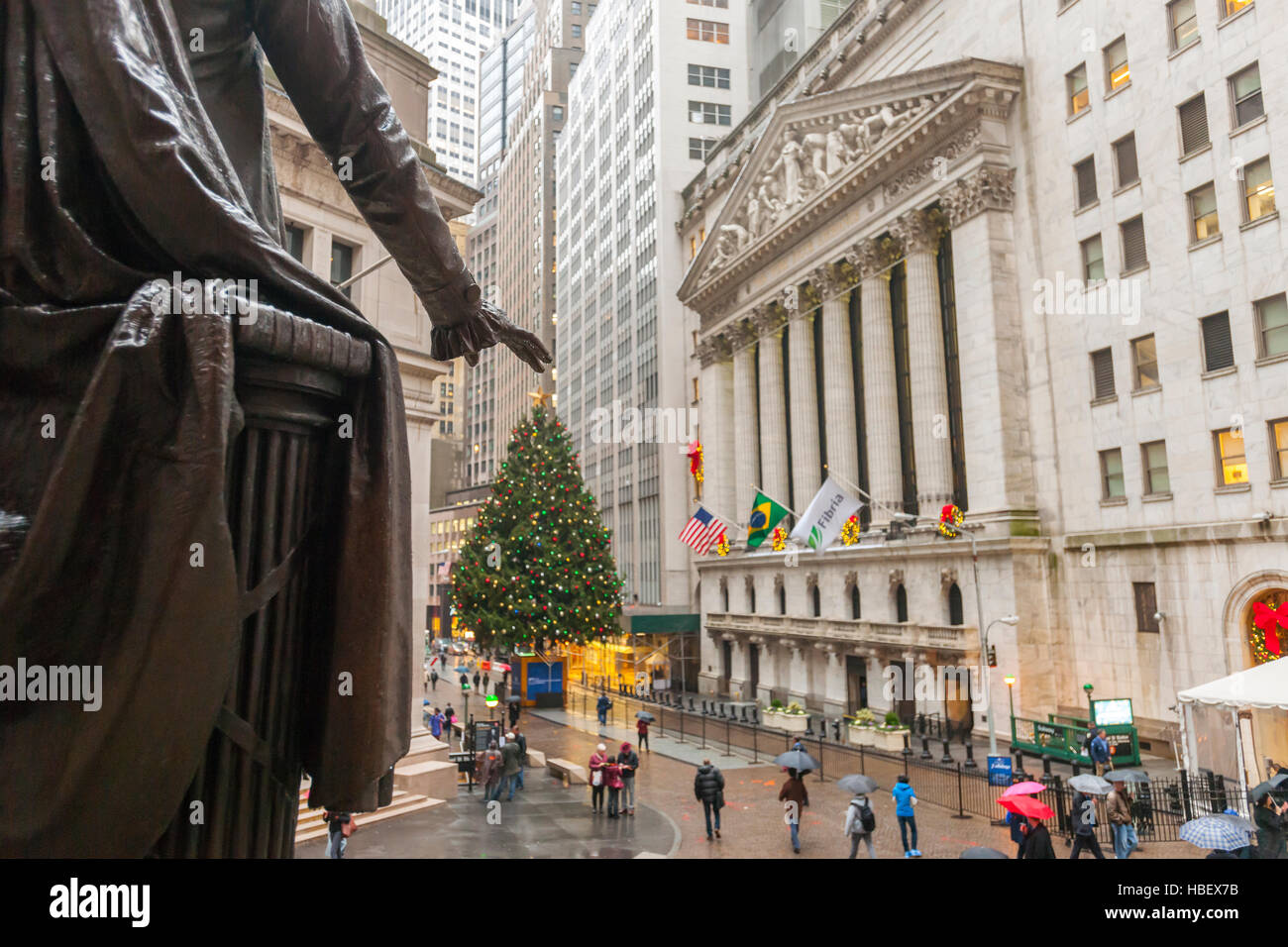 The George Washington statue in front of Federal Hall and the New York ...