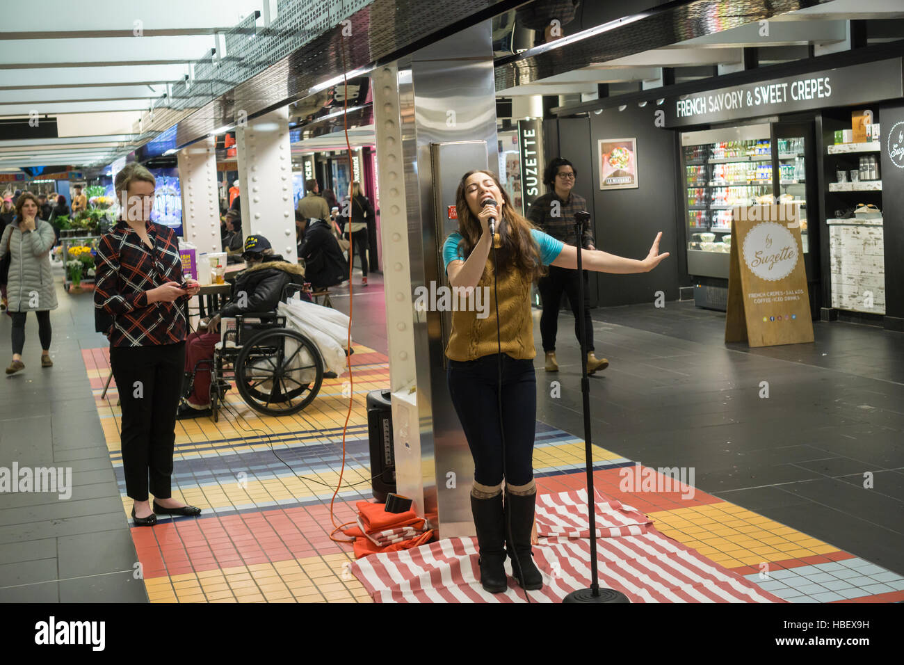 Hannah Florence, performing in Cirque du Soleil's Broadway musical 'Paramour', sings songs from the musical at a lunchtime performance in Turnstyle, a shopping and foodie arcade in the subway in New York Tuesday, November, 29, 2016. 'Paramour' is at the Lyric Theatre and is about the golden age of Hollywood. (© Richard B. Levine) Stock Photo