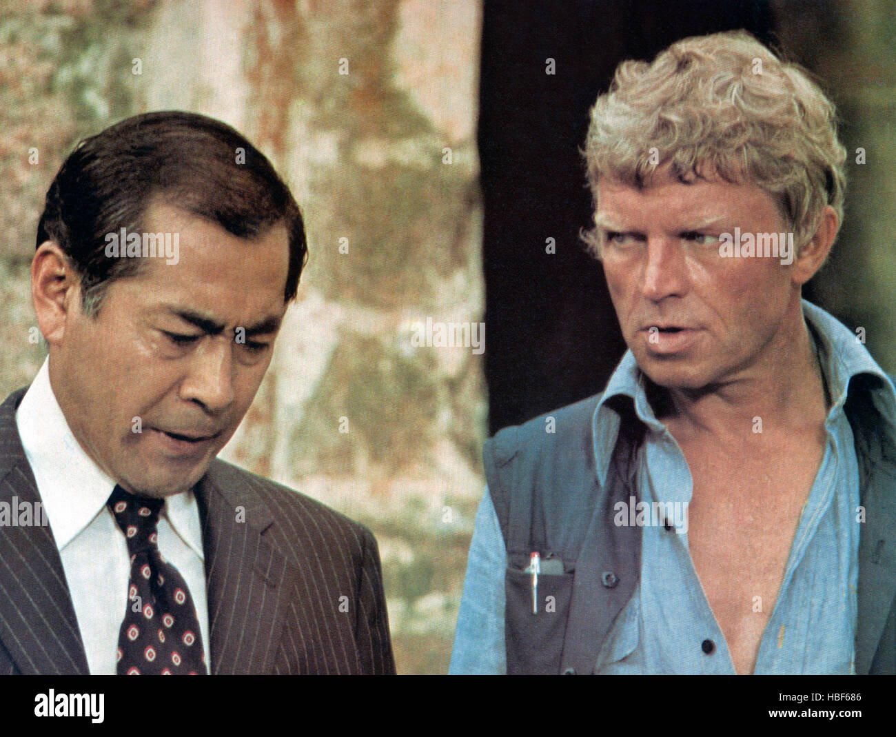 PAPER TIGER, from left Toshiro Mifune, Hardy Kruger, 1975 Stock Photo