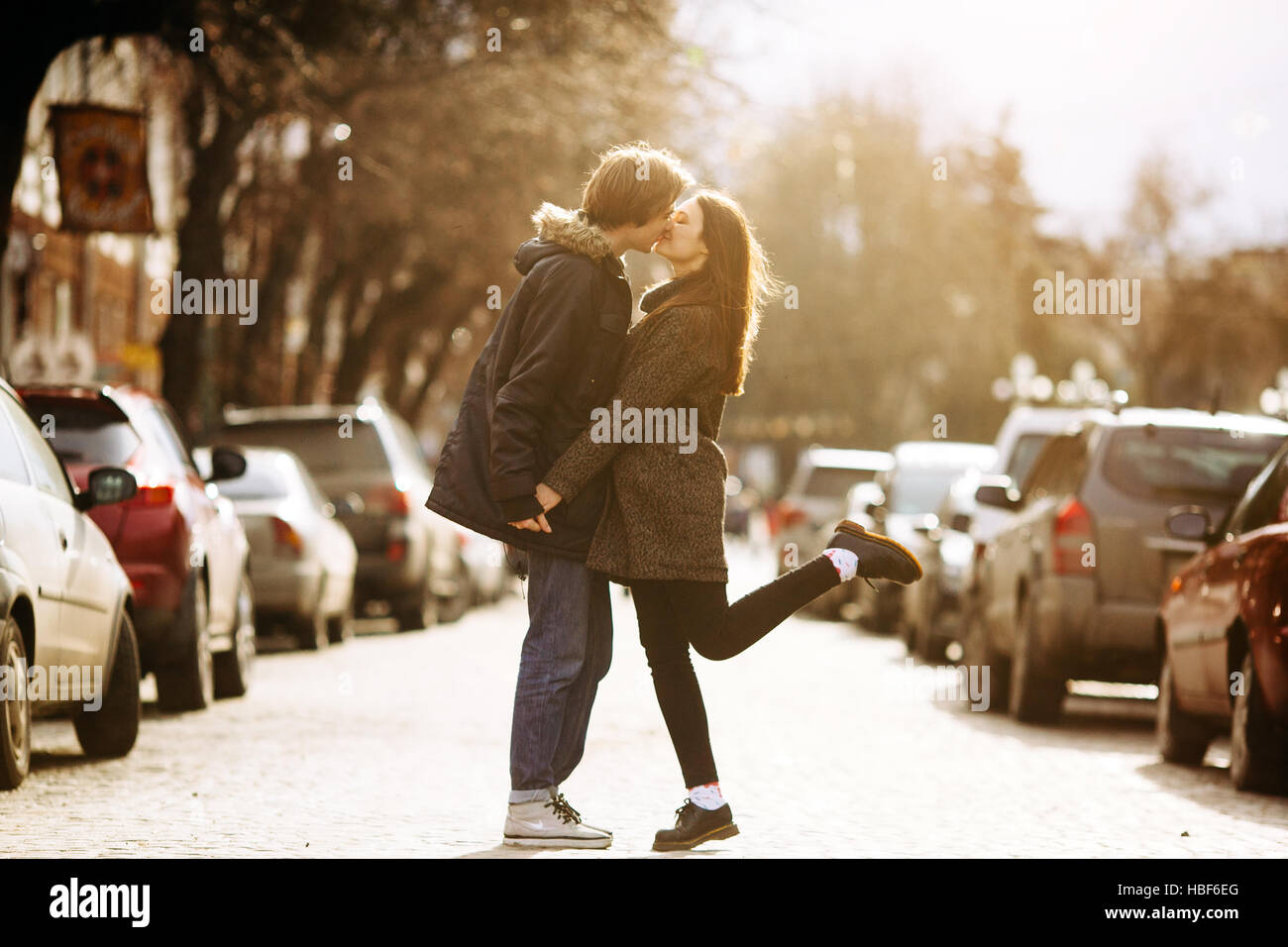 guy and the girl kissing on city street Stock Photo - Alamy