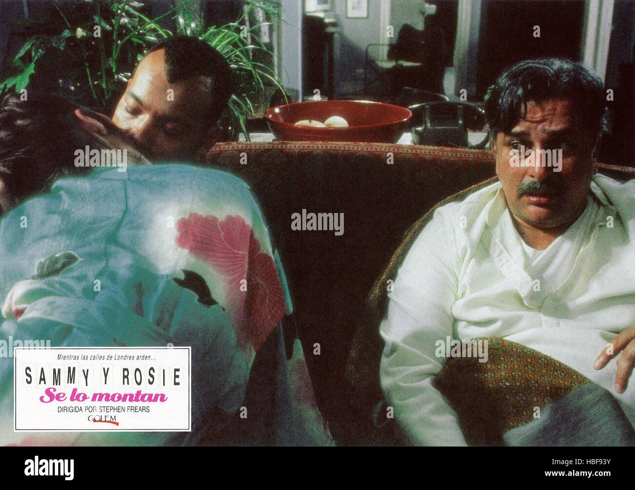 SAMMY AND ROSIE GET LAID, (aka SAMMY Y ROSIE SE LO MONTAN), facing