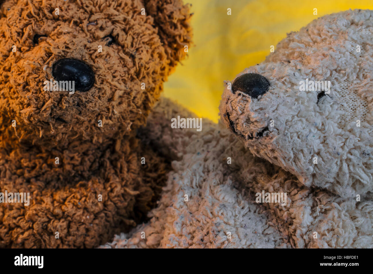 Menina Dormindo Com O Urso Teddy a Criança Dormindo Doce Foto de Stock -  Imagem de cara, pouco: 168180906