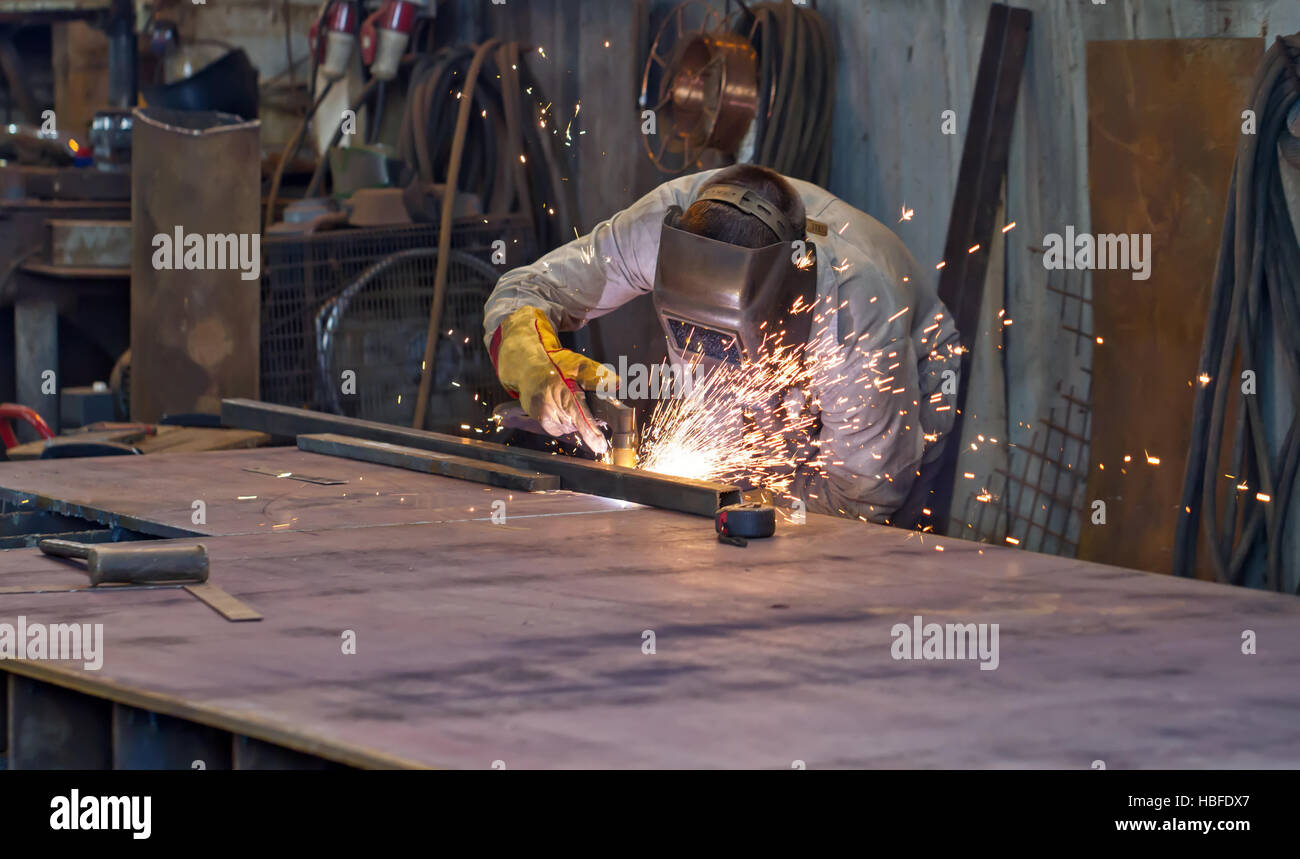 Plasma cutting steel plate Stock Photo - Alamy