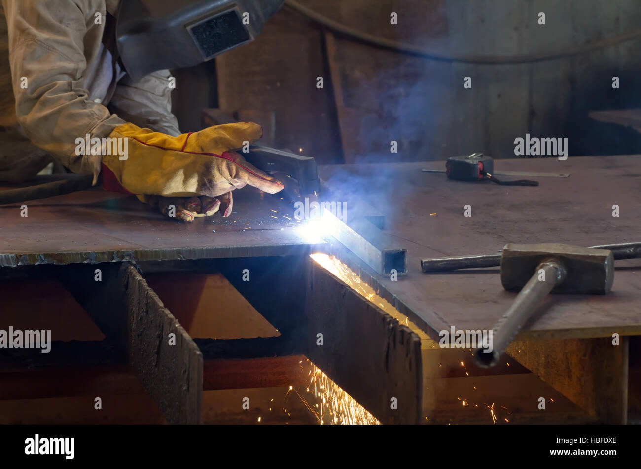 Plasma cutting steel plate Stock Photo - Alamy