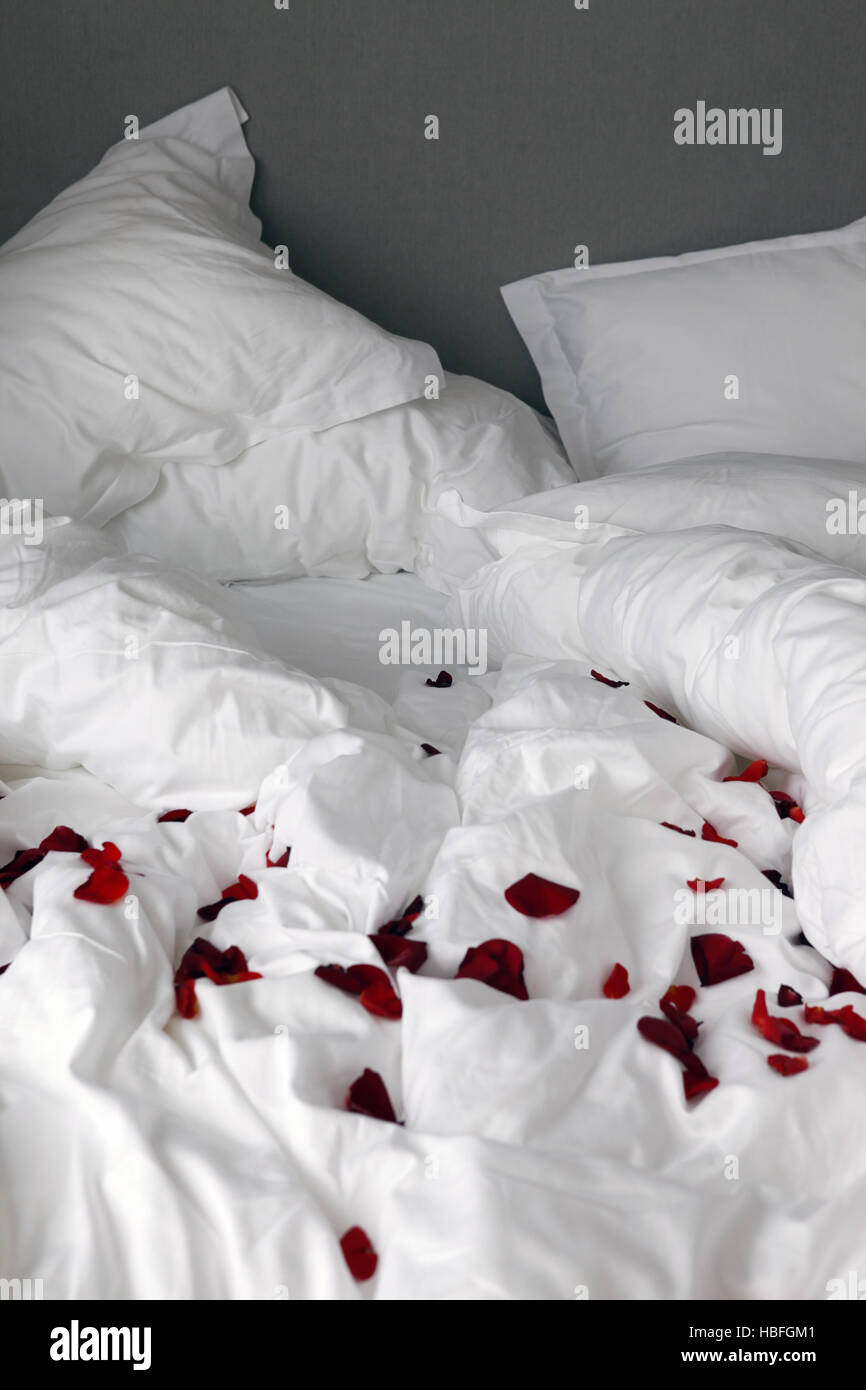 Bed with rose petals Stock Photo Alamy