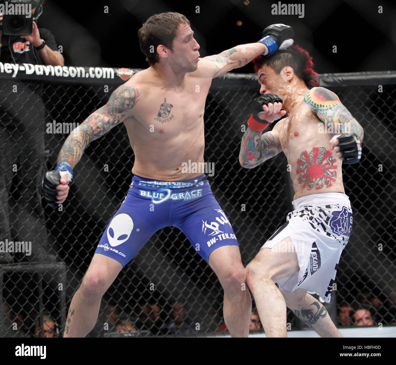 Scott jorgensen right fights jeff hi-res stock photography and images -  Alamy, image size:1300x1198