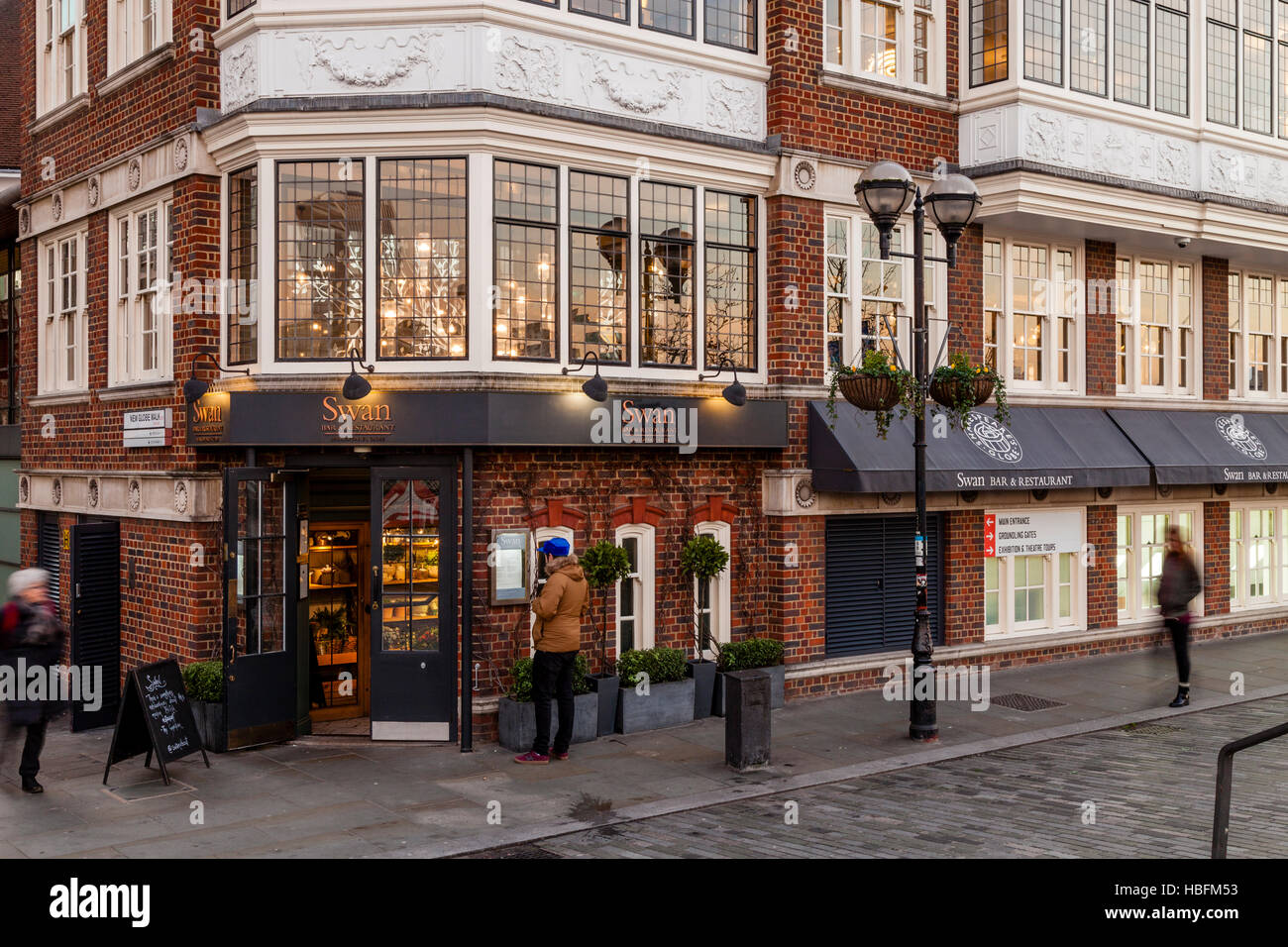 The Swan - Bar/Restaurant At Shakespeare's Globe, Bankside, London, England Stock Photo