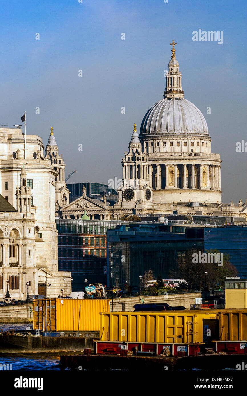 St Paul's Cathedral and Transport Boats On The River Thames, London, England Stock Photo