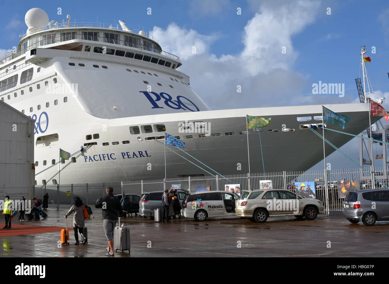 New Zealand Auckland P O Cruise Ship M S Oriana Stock Photo Alamy