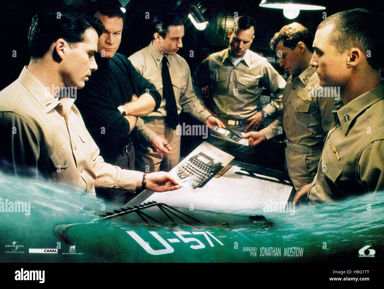 U-571, Matthew Settle (holding photograph front), David Keith (arms  folded), Jake Weber (hand on phtograph left), Bill Paxton Stock Photo -  Alamy