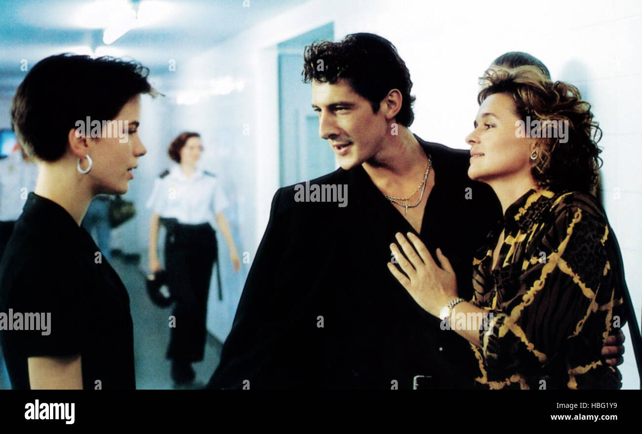 UNCOVERED, from left: Kate Beckinsale, Peter Wingfield, Helen McCrory,  1994, © Warner Brothers/courtesy Everett Collection Stock Photo - Alamy, image size:1300x880
