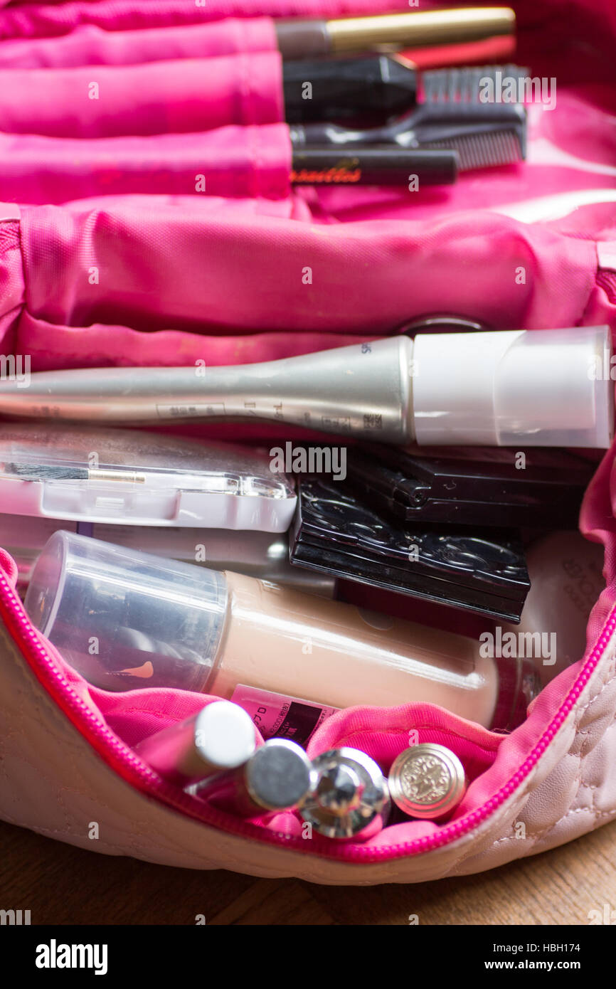 Dirty makeup bag hi-res stock photography and images - Alamy