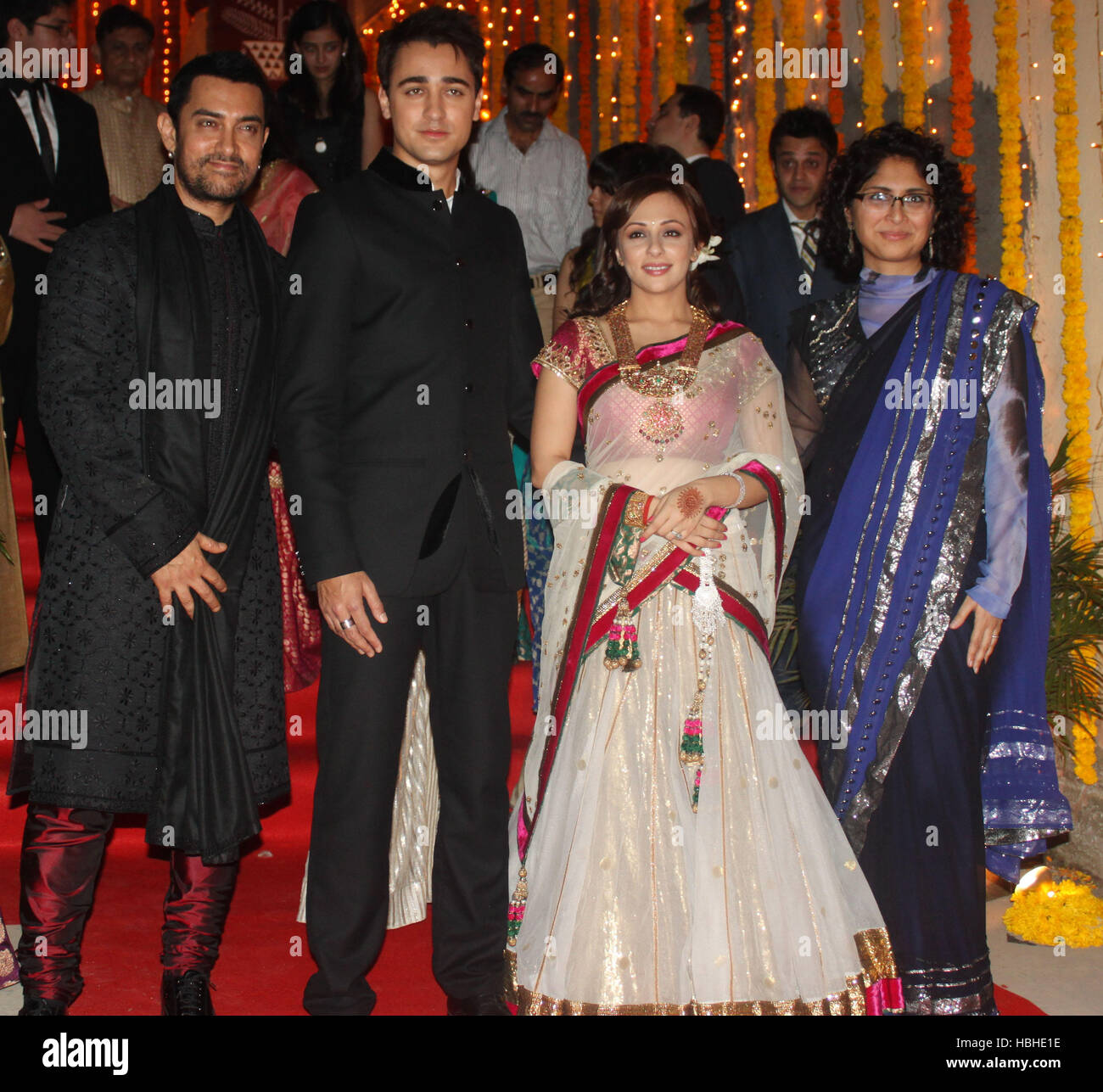 Actor Aamir Khan with wife Kiran Rao pose picture newly married couple Imran Khan Avantika Malik 24 Pali Hill bungalows Mumbai Stock Photo