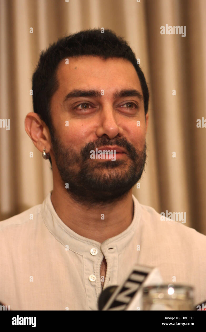 Bollywood Actor Aamir Khan speaks during the a press conference to promote his forthcoming film ‘Dhobi Ghat’ in Mumbai Stock Photo