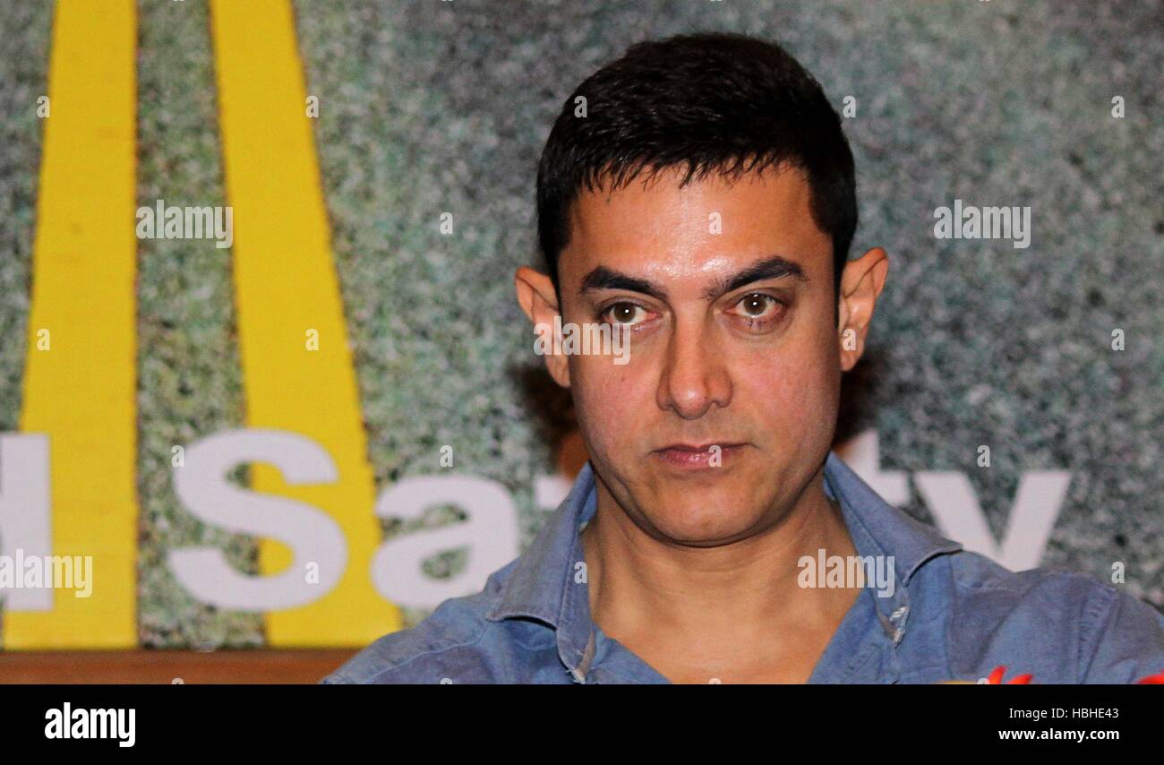 Bollywood actor Aamir Khan during an event organised to mark the road  safety week in Mumbai, India on January 3, 2014 Stock Photo - Alamy