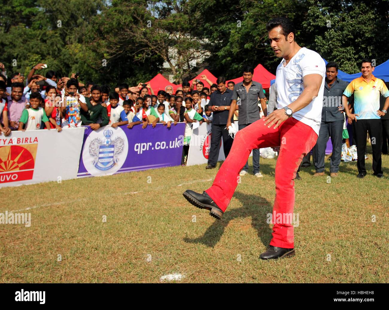 Bollywood actor Salman Khan during commemoration ceremony 5th South Mumbai Milind Deora Junior Soccer Challenger Mumbai Stock Photo